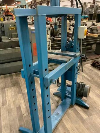 10 Ton, Hydraulic H-frame shop press, 35-1/2" x 14" bed, 14" stroke, 28" btwn uprights, 4" bed adjustment - Image 8