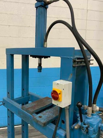 10 Ton, Hydraulic H-frame shop press, 35-1/2" x 14" bed, 14" stroke, 28" btwn uprights, 4" bed adjustment - Image 10