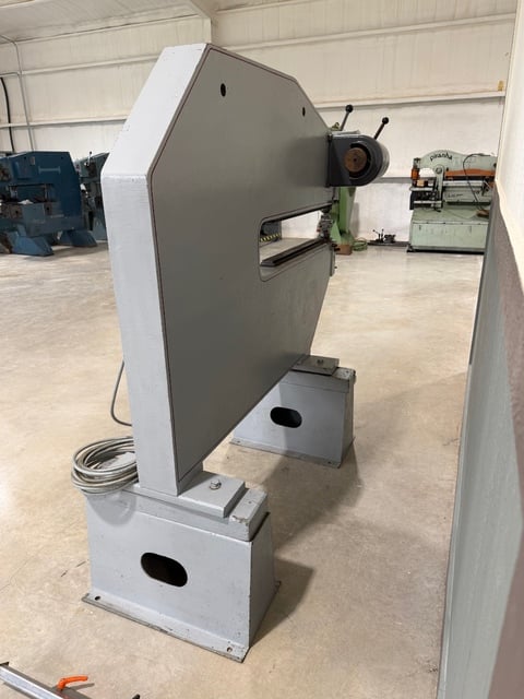No. P6 Pullmax, Nibbling Machine, Capacity: 1/4", Throat Depth: 42", 500-2000 SPM, 2.2 HP, Machine Complete - Image 8