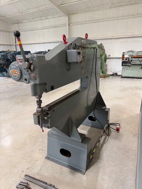 No. P5 Pullmax, nibbling machine, 7/32" capacity, 42" throat, 1100-2200 SPM, 2 HP, tooling & attachments - Image 5