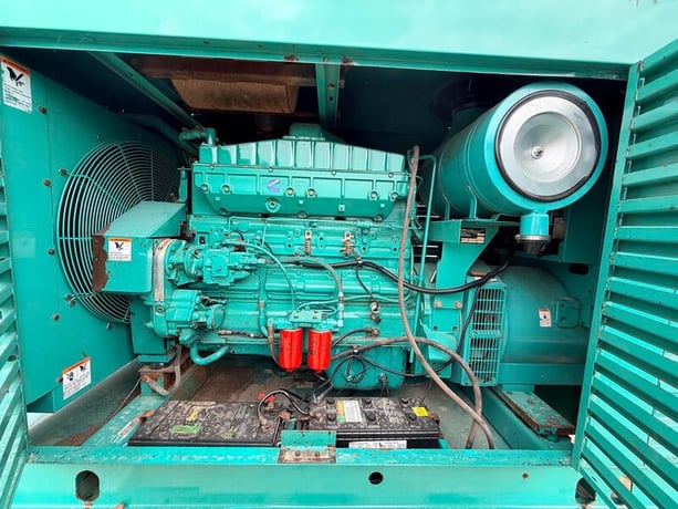 350 KW Cummins Onan #300DFCB-2272, standby diesel generator set, 465 BHP @ 1800 RPM, 918 hours - Image 3