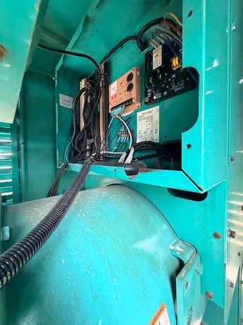 350 KW Cummins Onan #300DFCB-2272, standby diesel generator set, 465 BHP @ 1800 RPM, 918 hours - Image 4