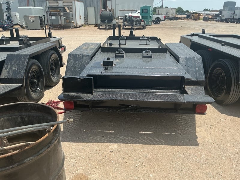 Caterpillar #XQ, generator trailer w/fuel tanks - Image 1