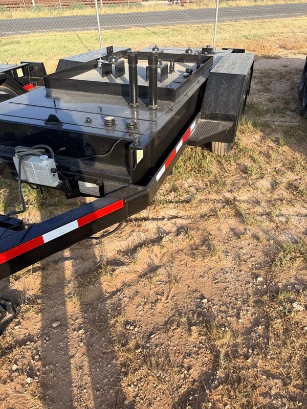 Caterpillar #XQ, generator trailer w/fuel tanks - Image 4