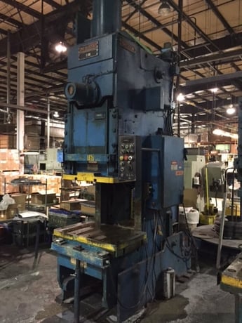 90 Ton, Niagara #E-90, back geared OBI press, 9" stroke, 18" Shut Height, 4.5" powered adj., 46 SPM, 39" x25" - Image 3