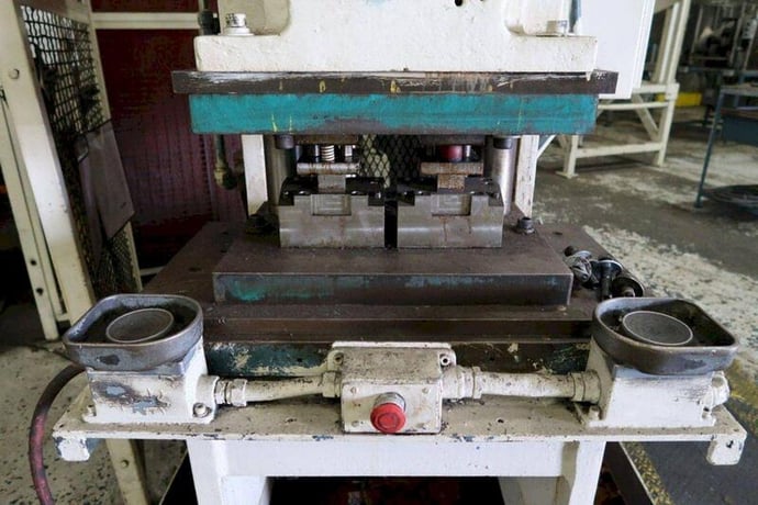 45 Ton, Niagara #E-45, OBI press, 6" stroke, 13" Shut Height, 3" adj., 90 SPM, 29" x18" bed - Image 4