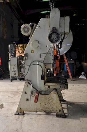 60 Ton, South Bend #60FWAC, OBI flywheel press, 4" stroke, 12.5" Shut Height, 3" adj., 100 SPM, 32" x21" bed - Image 4