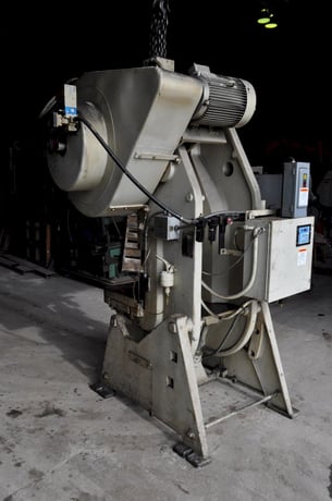 60 Ton, South Bend #60FWAC, OBI flywheel press, 4" stroke, 12.5" Shut Height, 3" adj., 100 SPM, 32" x21" bed - Image 5