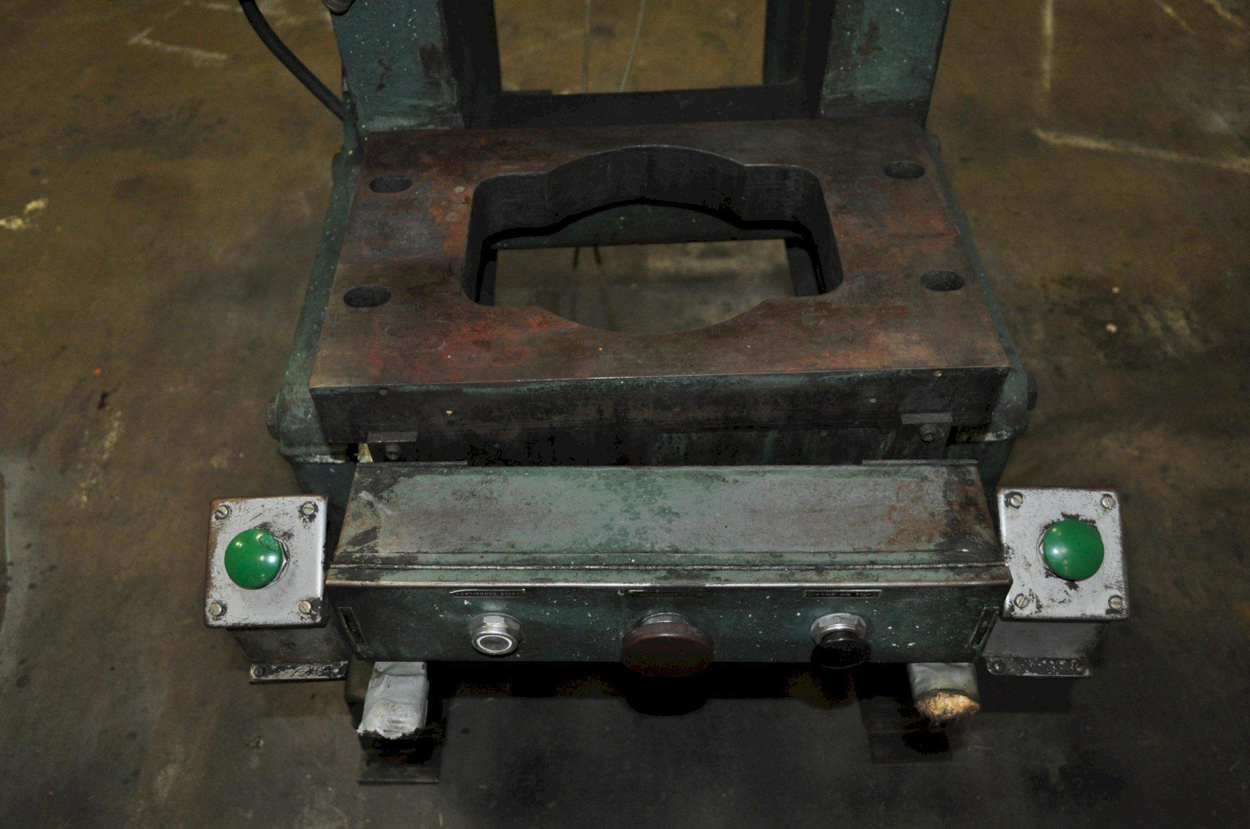 25 Ton, Rousselle #3, OBI press, 3" stroke, 9.75" Shut Height, 2" adj., 135 SPM, 20.25" x13.25" bed, no - Image 5
