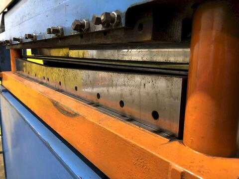 48" ASC, precut front end coil upcut shear & feeder rolls, bow tie blades, 2004 - Image 9