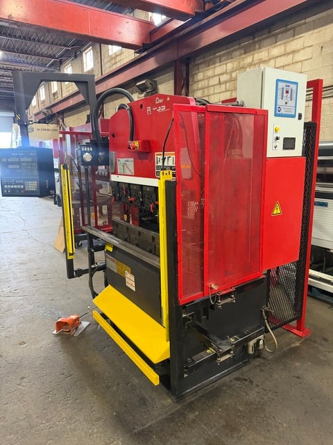 38 Ton, Amada #RG-35S, Hydraulic Press Brake, 49.3" max. bending length, 47.3" table length, 40.2" between - Image 3