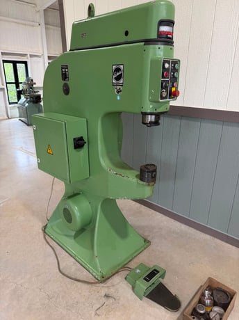 Eckold #KF460, Shrinking & Stretching Machine, Capacity: 8 Gauge Mild Steel, Throat: 17", Strokes/Min: - Image 4