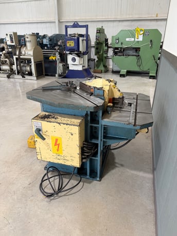 1/8" x 8-5/8" x 8-5/8" Amada #CSW-220, Hydraulic Twin Head Notching Machine, Crop: 4x2", 3HP (Others Availble) - Image 6