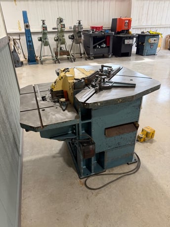 1/8" x 8-5/8" x 8-5/8" Amada #CSW-220, Hydraulic Twin Head Notching Machine, Crop: 4x2", 3HP (Others Availble) - Image 8