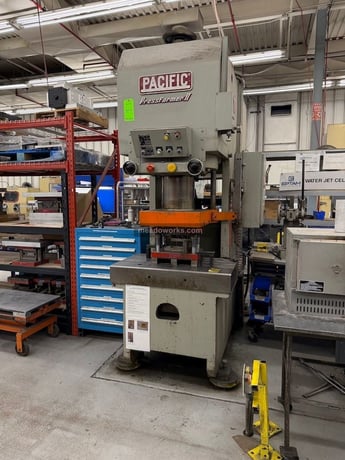 200 Ton, Pacific #PressFormer-II, Hydraulic Press, 4-post, dual palm button controls, 230 V. - Image 4
