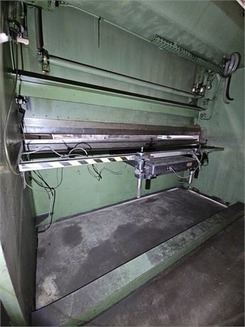 110 Ton, LVD #H-14, Hydraulic Press Brake, 14' overall, 122" between housing, 12" throat, tooling package - Image 2