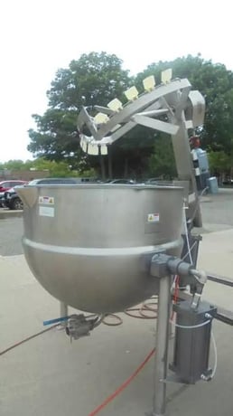300 gallon Lee #300-CHD9MT, tilting double motion & scrape direct steam kettle w/lift out agitation, 40 PSI @ - Image 2