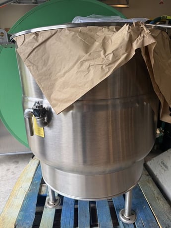 Southbend Crown #KELS-80, electric self contained stationary steam kettle, 2" TDO, 208 V. 3 Ph., E-Z Lift - Image 9
