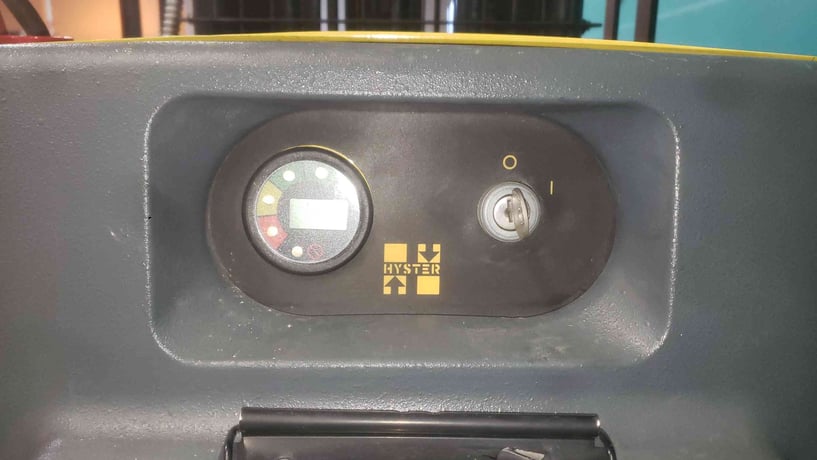 Hyster #W30ZA, Electric Walkie Straddle Stacker, 24 Volts, w/ Hawker HD Charger - Image 3
