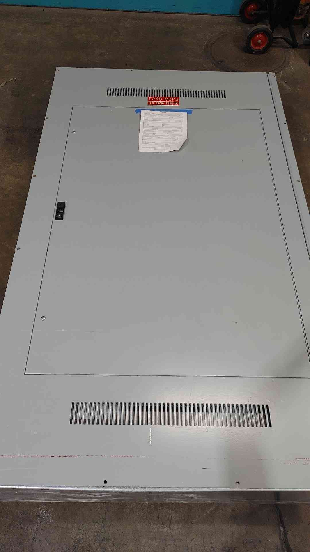 800 Amp, General Electric Spectra Series, Main Distribution Panelboard, 600 Volts, 3 Phase, Loaded w/ Breakers - Image 6