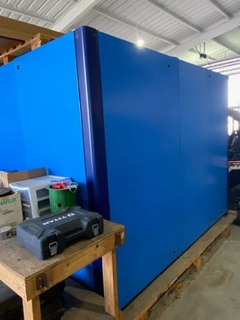 437 SCFM NEW/UNUSED Gardner Denver Screw Air Compressor - Image 3