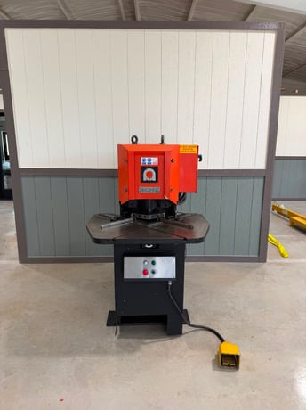1/4" x 8-5/8" x 8-5/8" Amada #CSH-220, Hydraulic Notching Machine, 3HP (Others Availble) - Image 1