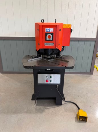 1/4" x 8-5/8" x 8-5/8" Amada #CSH-220, Hydraulic Notching Machine, 3HP (Others Availble) - Image 2
