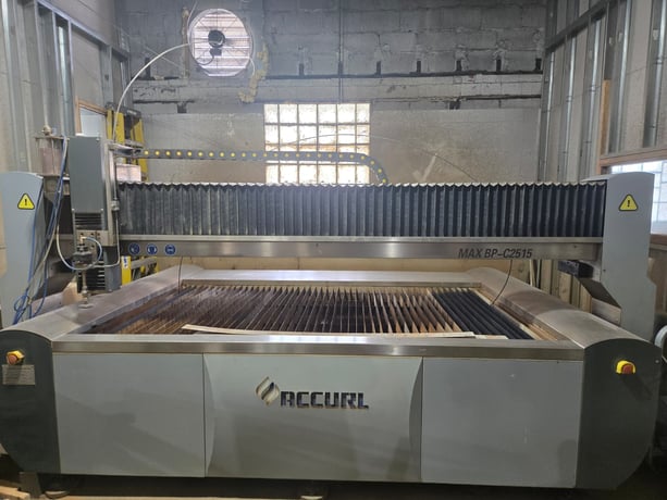 Accurl #Max-BP-C-2515, 50000 PSI Waterjet, 98" x 59" table, 2023, 500hrs of use. - Image 7