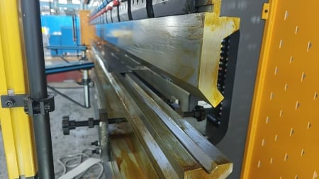 176 Ton, Ficom #WC67K-160/4000, Press Brake, 157" overall, 123" between housing, 13" throat, 7.8" ram, 18.3" - Image 8