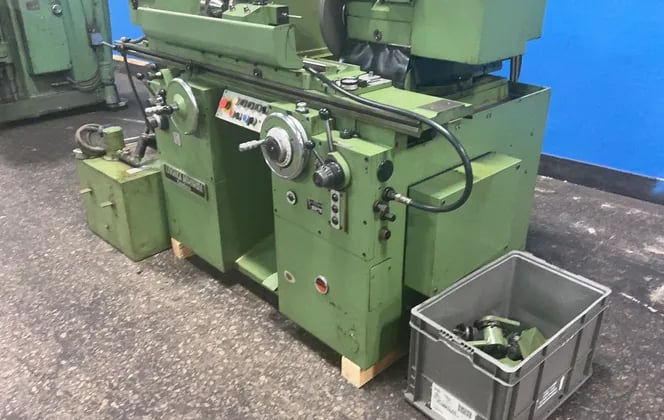 Lztk Livnica Kikinda #A-11-550, cylindrical grinder, steady rest, tailstock, hydraulic unit, 1981 - Image 1