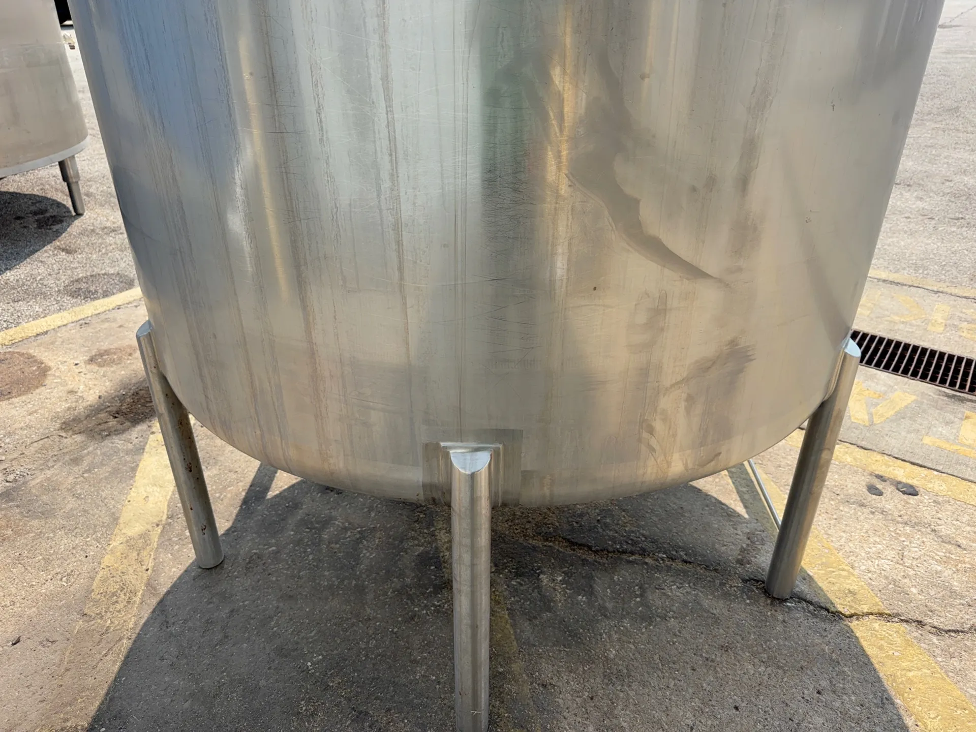 900 gallon Stainless Steel tank, 58" x 84" - Image 3
