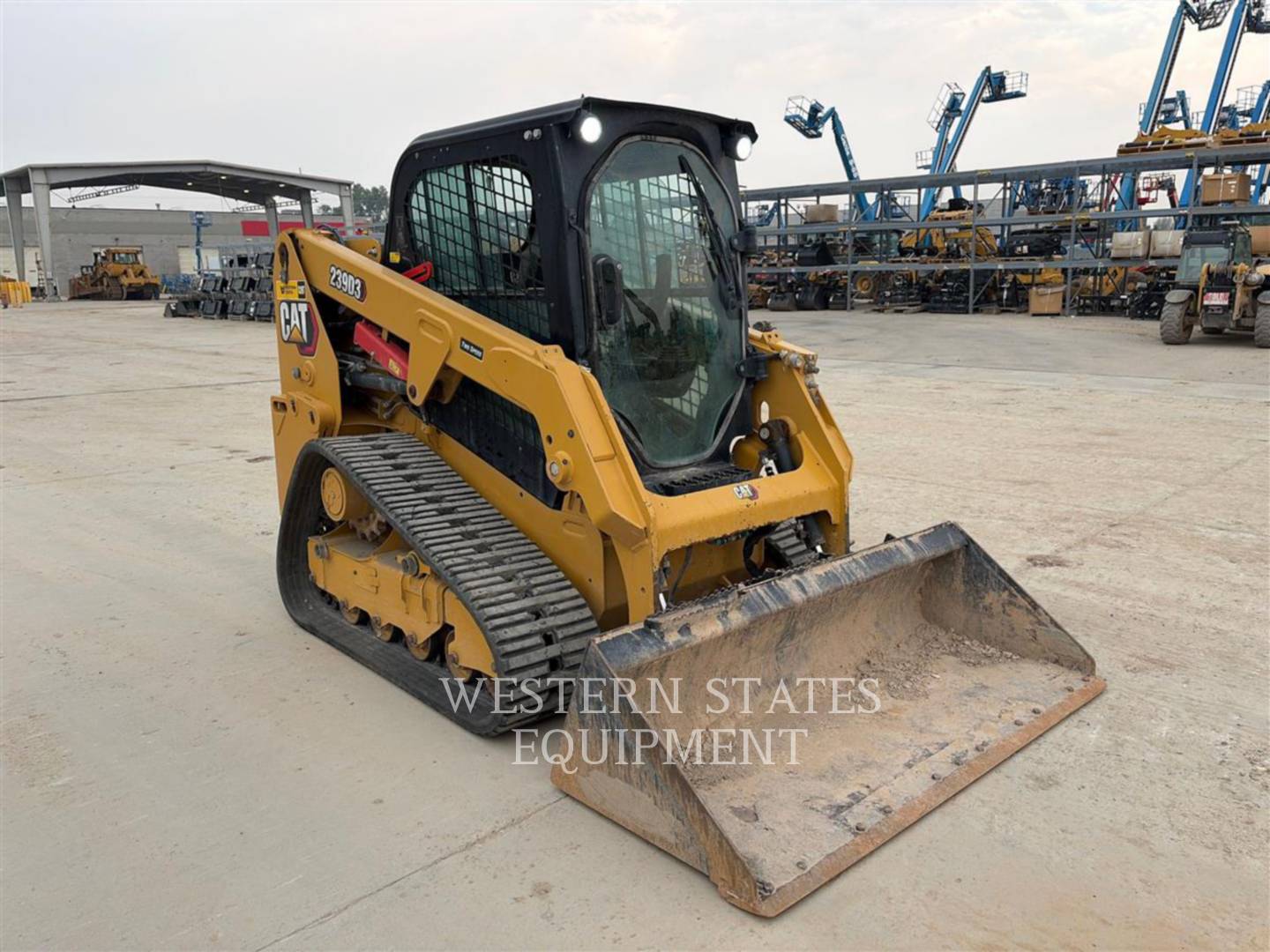 Cat 239D3, 822 hours, S/N: RWK01155, 2023 - Image 1