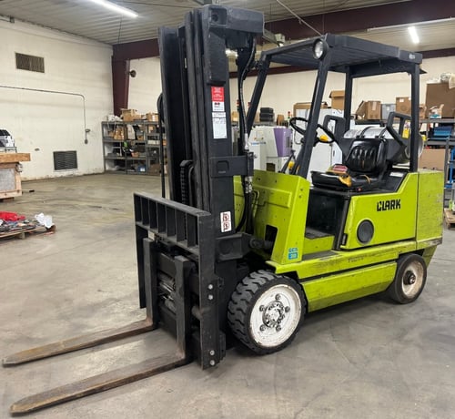 4675 lb. Clark #GCS30MB, propane, cushion tire forklift, 2-stage mast, side shift, fork positioner, 36" forks - Image 1