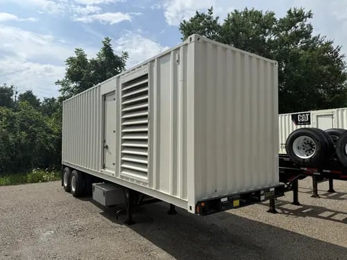 800 KW Caterpillar #XQ800, diesel generator set, 480 Volts, 3-phase, 1105 HP @ 1800 RPM, C27 ACERT engine - Image 2