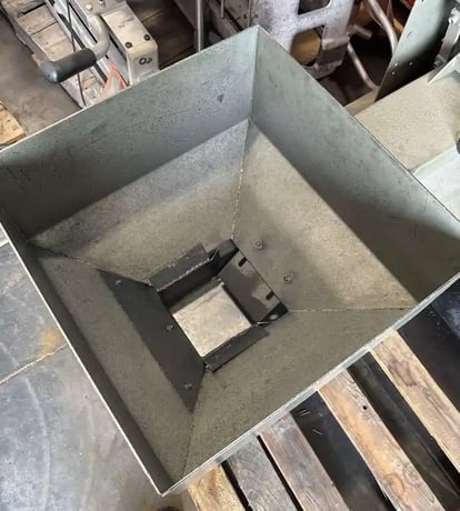 Automation Devices #5500, vibratory pan feeder hopper, 18.5" square, 23" tall, multiple unit available - Image 4