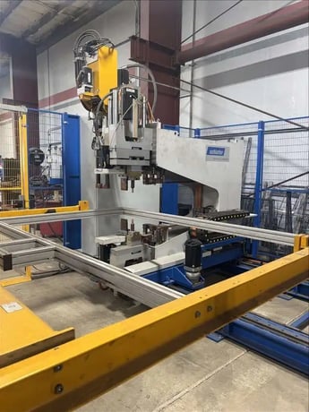 CNC jig welding cell, Schlatter #System-Posiweld, 78.7" X, 47.2" Y, 10.2" Z, 345° welding gun rotation, 2019 - Image 1
