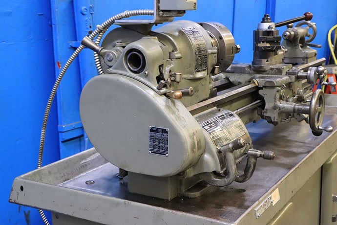 10" x 30" South Bend #CL-187RB, engine lathe, 1-3/8" bore, D1-4 camlock, 3 & 4-jaw chucks, taper att., QC - Image 2