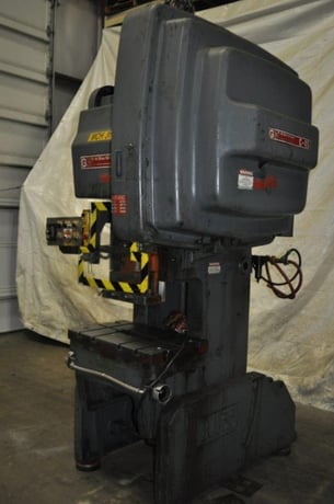 45 Ton, Bliss #C-45, OBI flywheel press, 3" stroke, 12.25" Shut Height, 3" adj., 90 SPM, 29.5" x18" bed, air - Image 3