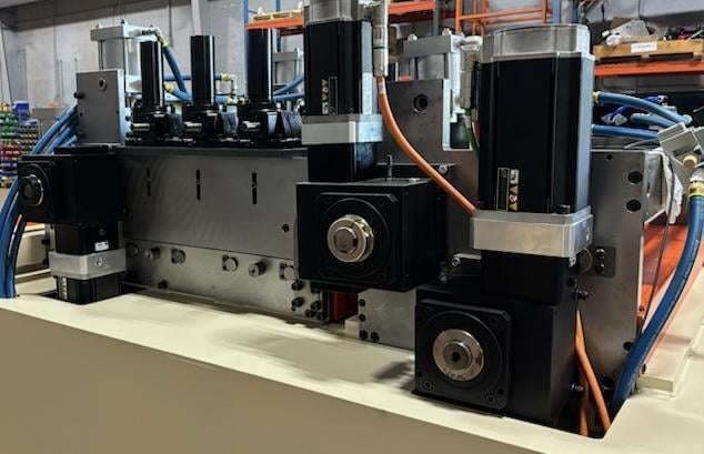 36" x .09" Universal Feed & Machine #RF50036, servo feeder/straightener, 5" feed roll diameter, 7-roll - Image 2