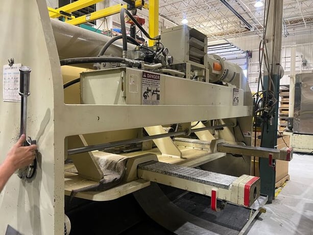 3/8" x 10' Accurshear #837510, hydraulic squaring shear, 12-40 SPM, 12" throat, 16 holddowns, 39" front - Image 9
