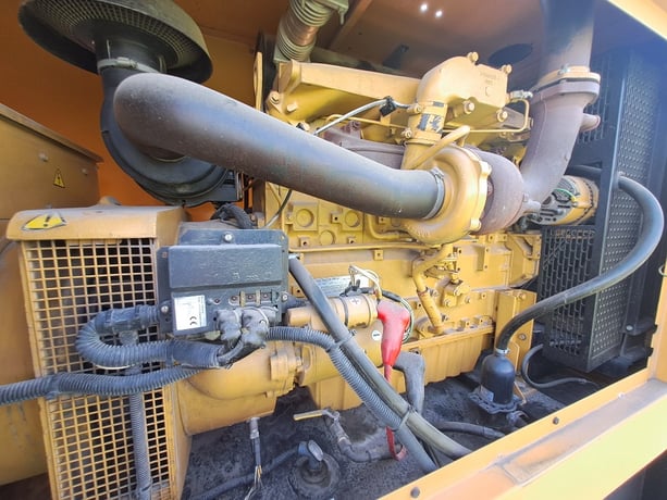 100 KW Caterpillar #D100P, diesel generator set, 125 kVA, 480/277 Volts, 3-phase, 2005 - Image 9