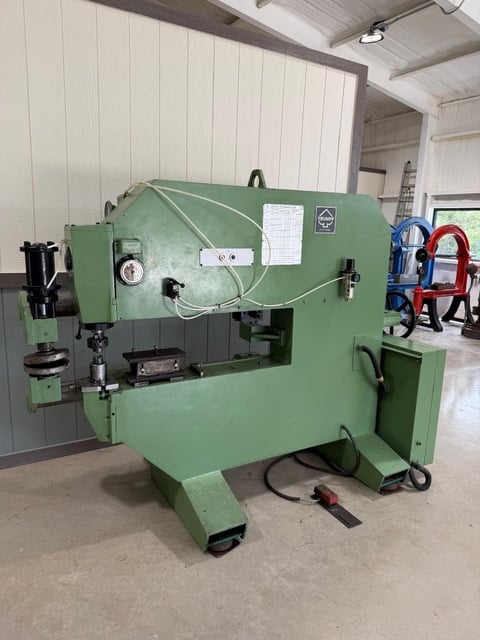No. TAS901 Trumpf, nibbling machine, 5/16" capacity, 44" throat, 350-1400 SPM, 3 HP, (Others Available) - Image 2
