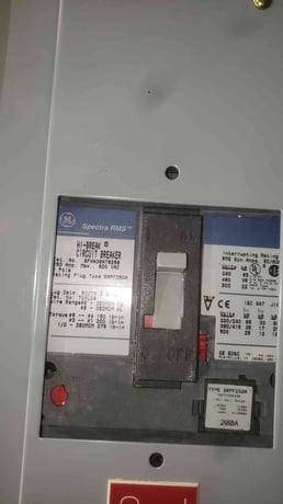 250 Amp. General Electric, Spectra Series, Panelboard, UPS Output, w/ (3) Hi-Break Breakers, 480 Volts - Image 3