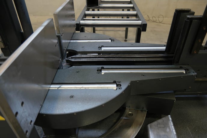 18" x 25" RMT #S-FAB-CDM-18-25, manual pivot double miter bandsaw, 65-328 FPM, 7.5 HP, 236.25" x 1.51" band - Image 3