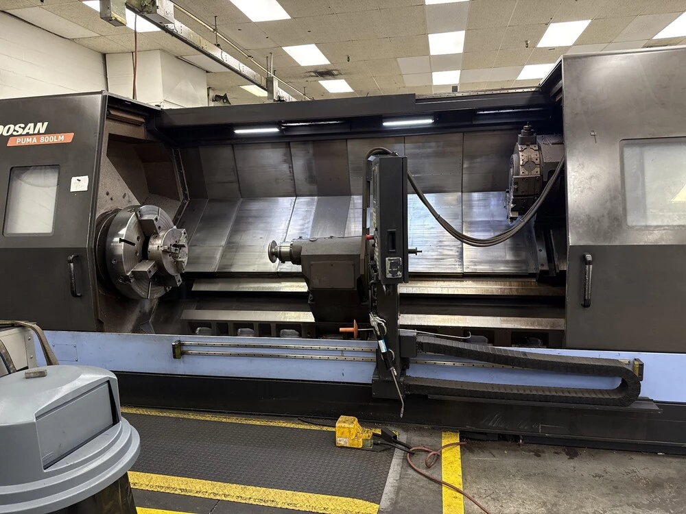Daewoo Doosan #Puma-800LM, CNC Lathe, 32" chuck, 12.6" bar, 40.5" swing, 126" centers, 750 RPM, 12 station - Image 1