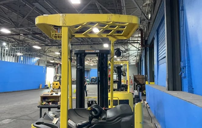 2850 lb. Hyster #E30HSD3-18, Electric Stand-Up Forklift, 4" x 42" Forks, 192.9" Lift Height, 24" Mast Height - Image 4