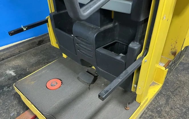 3000 lb. Hyster #R30XM3, Order Picker, 4" x 48" Forks, 195" Lift Height, 24" Mast Height, 36 V., 993 Hours - Image 6