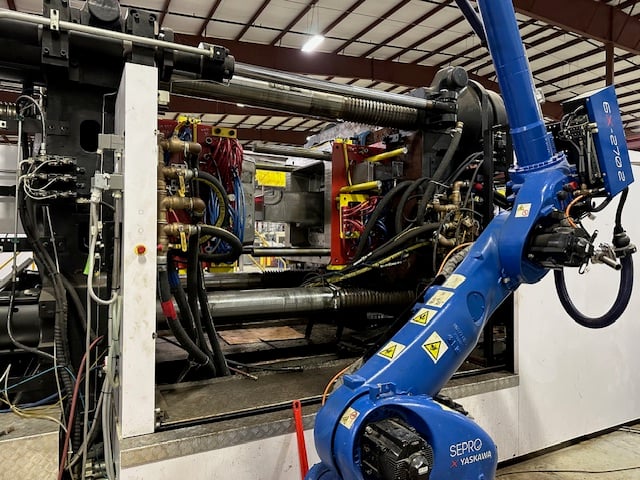 2200 Ton, 533 oz., Borche #BU2200-V, injection molding machine with Yaskawa robot, Keba Control, 2024 - Image 2