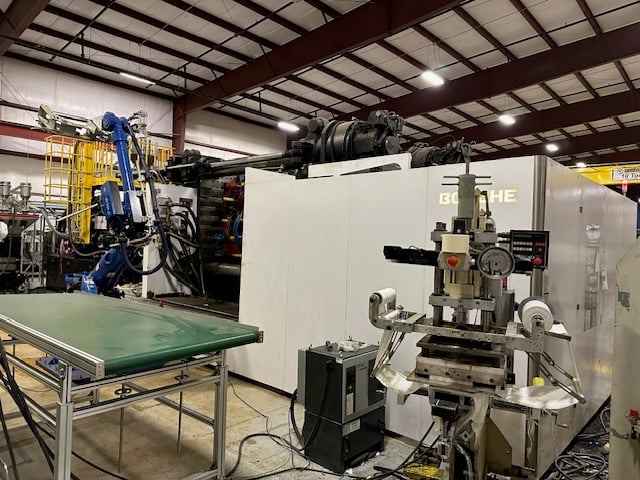 2200 Ton, 533 oz., Borche #BU2200-V, injection molding machine with Yaskawa robot, Keba Control, 2024 - Image 5