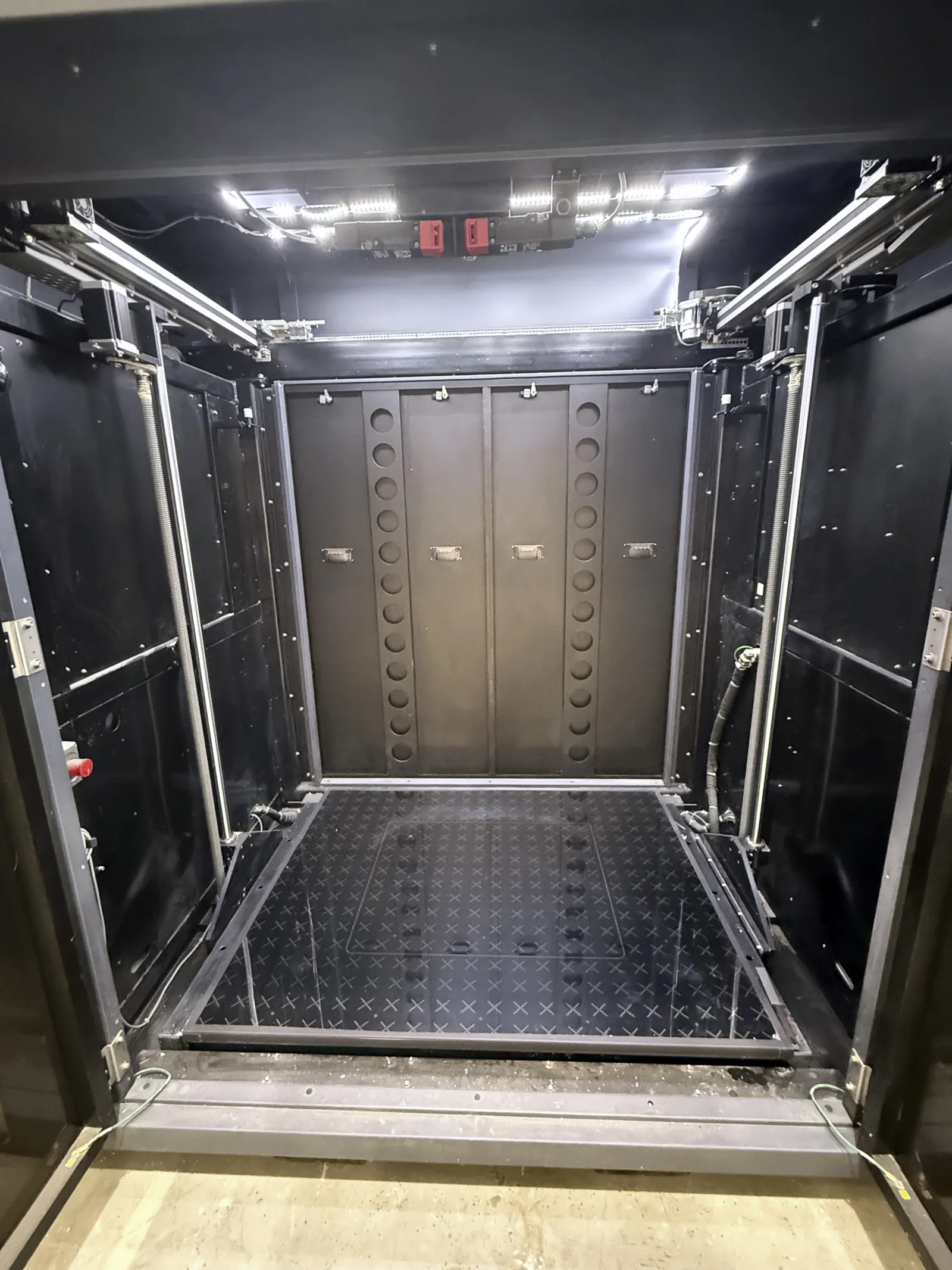 Massivit #5000, large format 3D printer, 57" x 44" x 71" build, 500 lb, 2 print heads, 300 mm/sec, 2021 - Image 5